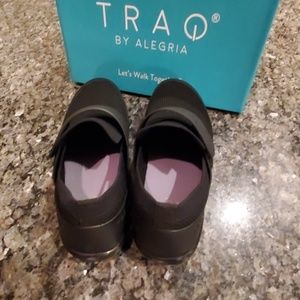 Alegria | Shoes | Alegria Traq Qwik Walking Fashion Sneakers | Poshmark